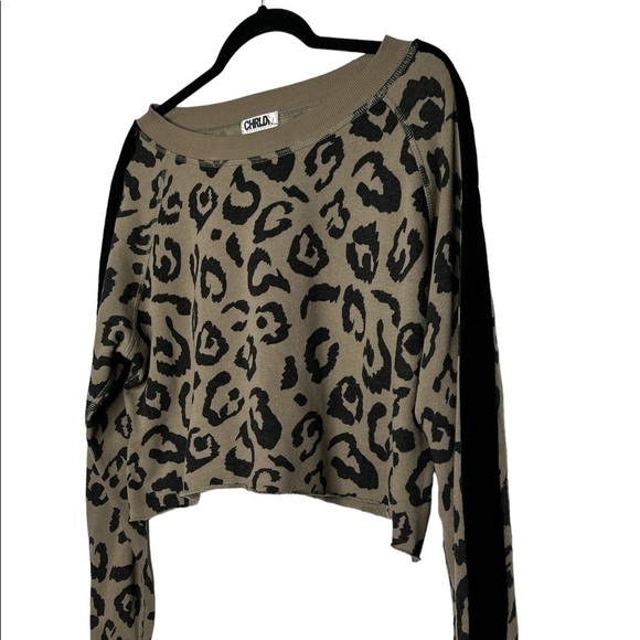 Chrldr Crop Boatneck Sweatshirt Leopard Print Athleisure Long Sleeve size XS - Picture 3 of 5